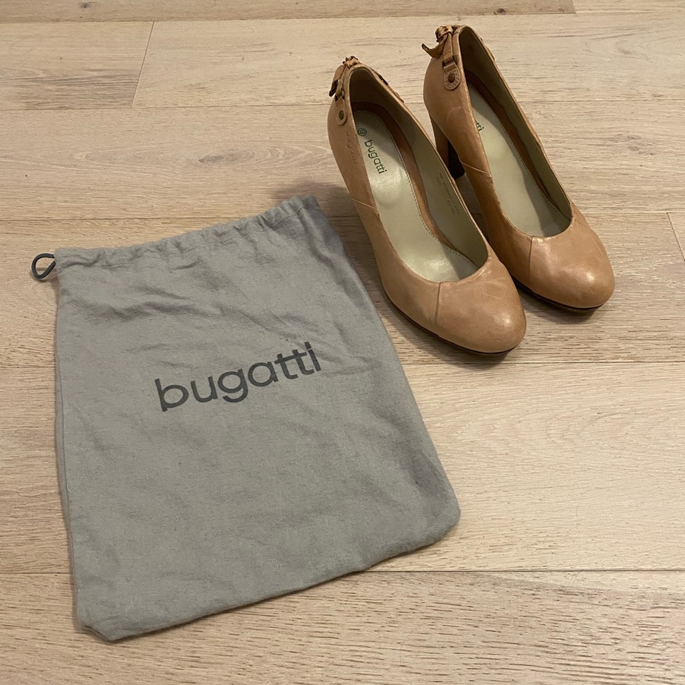 Bugatti Nude Heels Size 40 with Dust Bag. Purchased in Germany.
